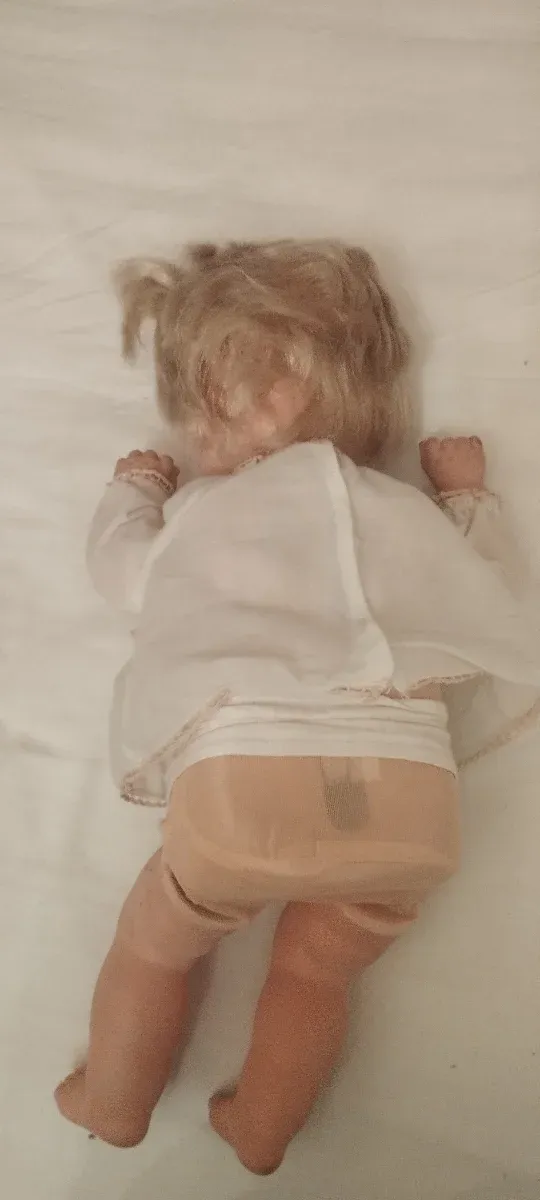 Muñeca antigua de bebé