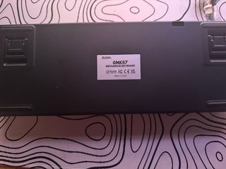 Tastiera gaming custom bianca e nera