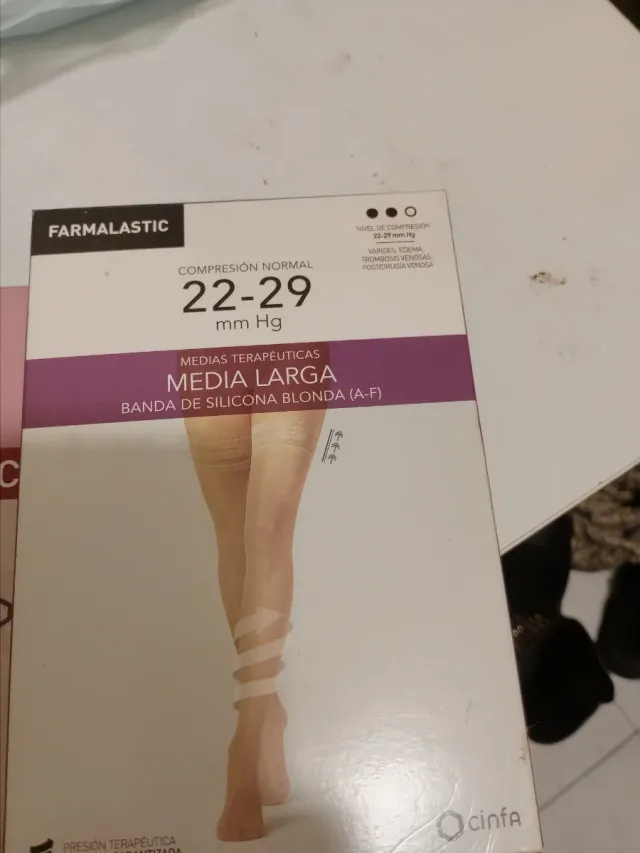Medias de compresión Farmalastic 22-29 mmHg son 2