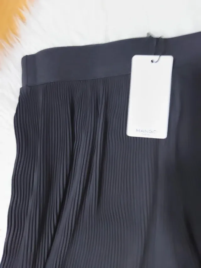 Pantalón plisado Mango negro