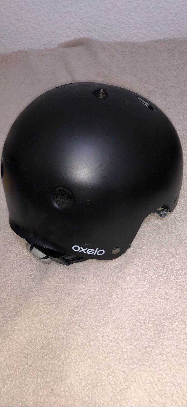 Casco protector infantil y sus complementarios