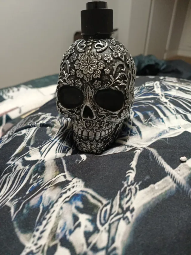 Dispensador jabón calavera plata y negro