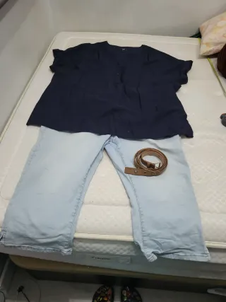 Conjunto Blusa Azul y Pantalón Pescador