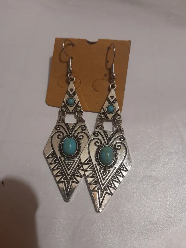 Pendientes plateados con turquesa