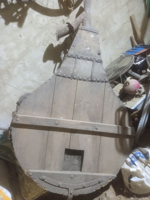 Fuelle de forja antiguo madera y metal