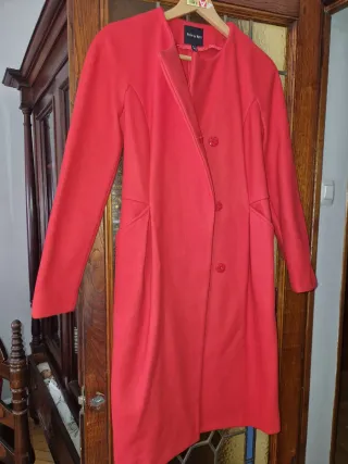 Abrigo Pedro del Hierro Rojo