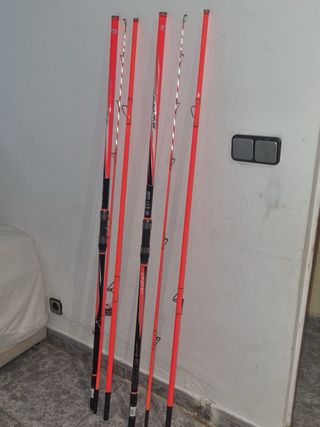 Cañas de pescar rojas