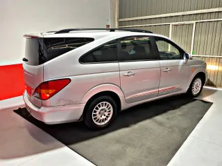 SsangYong Rodius 2010