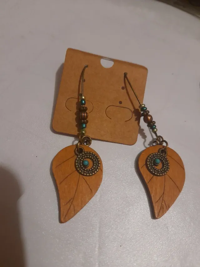 Pendientes hoja madera y abalorios