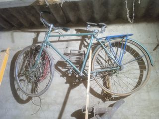 Bicicleta antigua para restaurar