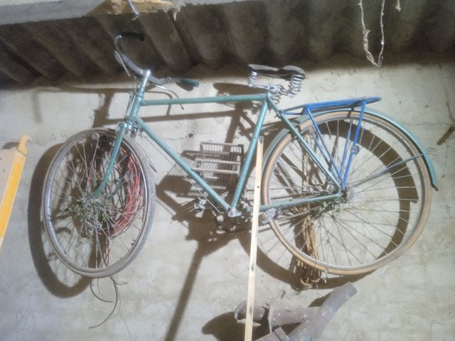 Bicicleta antigua para restaurar