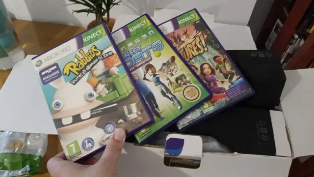 Xbox 360 + Kinect + 3 juegos (para reparar)