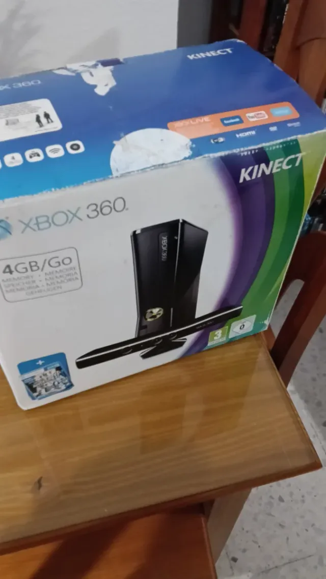 Xbox 360 + Kinect + 3 juegos (para reparar)