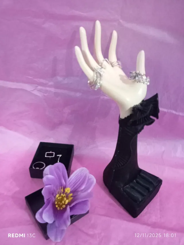 Mano Expositor Joyas