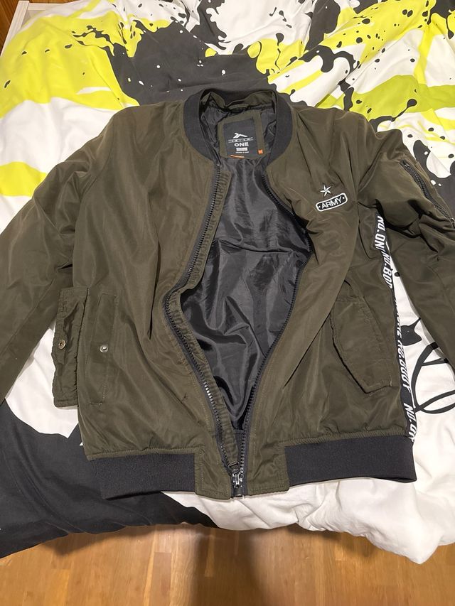 Chaqueta bomber verde ONE