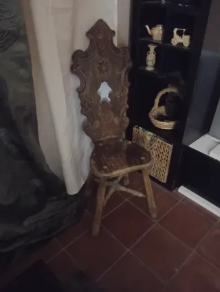Silla antigua tallada madera maciza