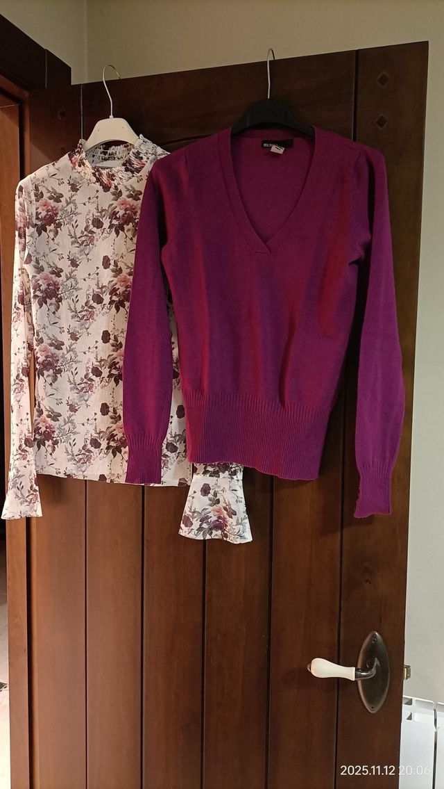 Conjunto Blusa floral y jersey morado 4€