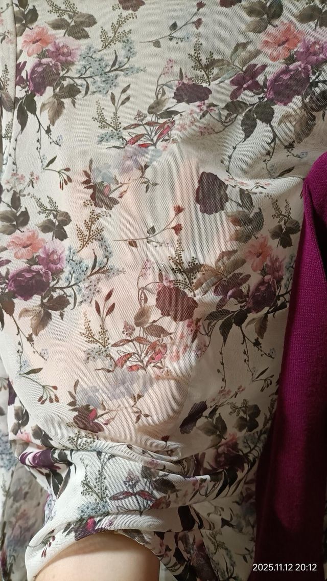 Conjunto Blusa floral y jersey morado 4€