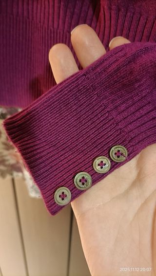 Conjunto Blusa floral y jersey morado 4€