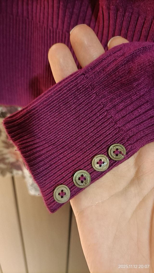 Conjunto Blusa floral y jersey morado 4€