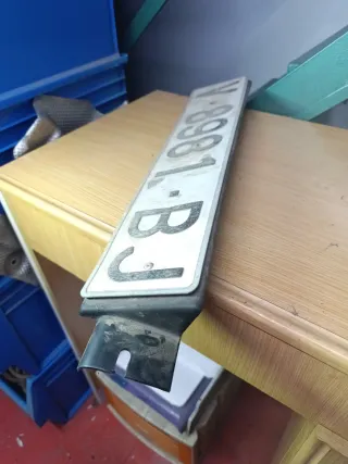 Portamatrículas Delantero R4