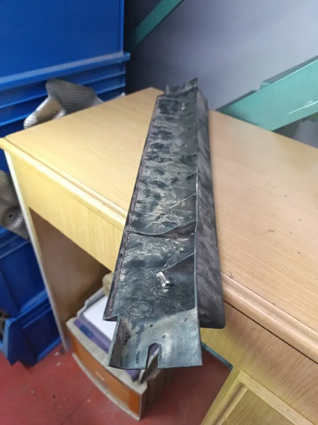 Portamatrículas Delantero R4