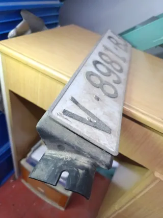 Portamatrículas Delantero R4