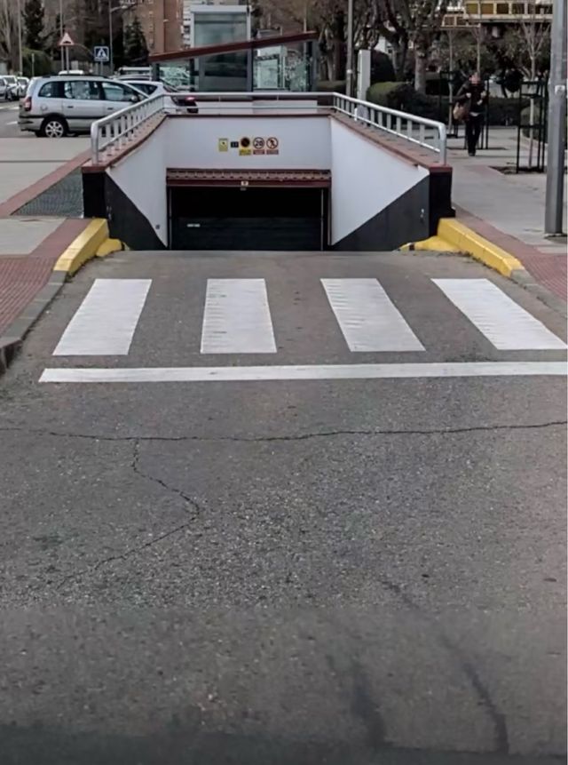 Plaza de garaje Calle la Habana / Cuzco