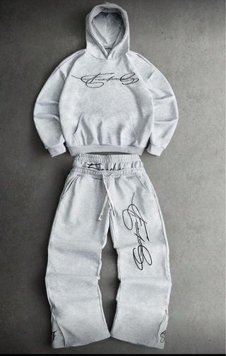 Conjunto chándal gris con logo