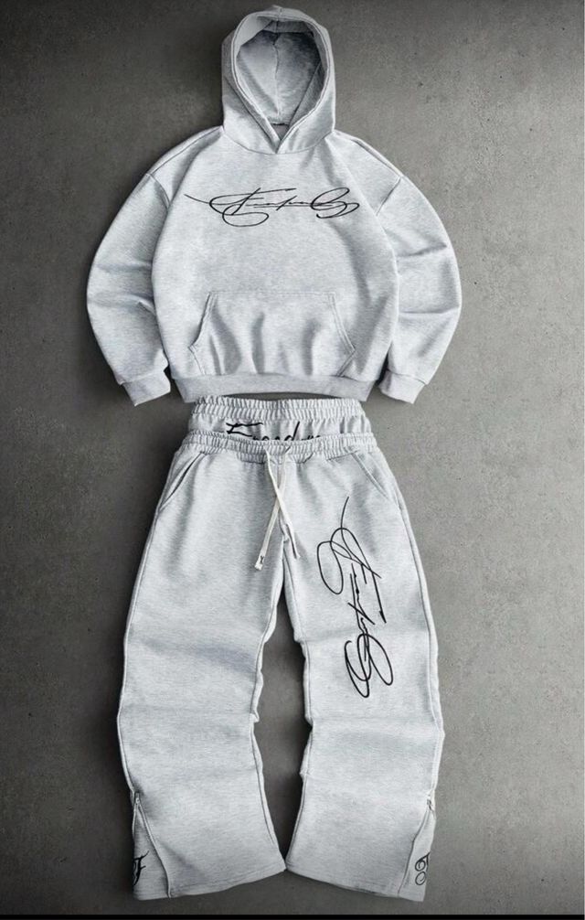 Conjunto chándal gris con logo