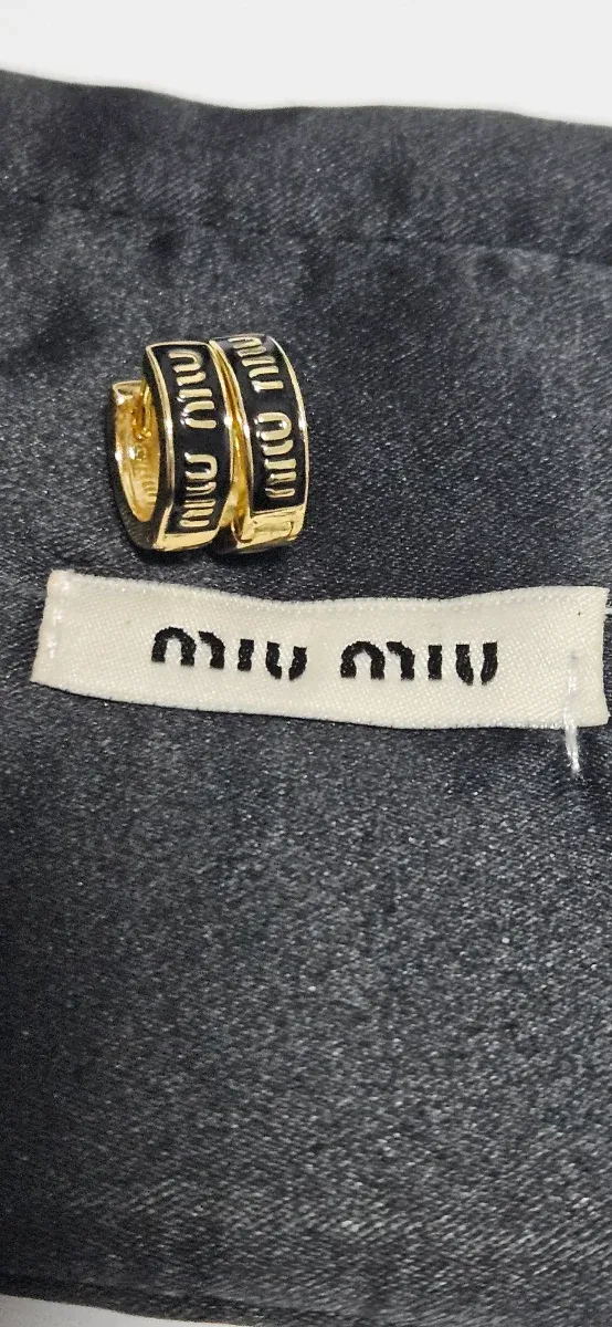 Pendientes Miu Miu Aro dorado y Negro