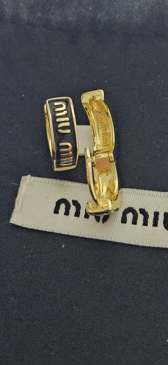 Pendientes Miu Miu Aro dorado y Negro