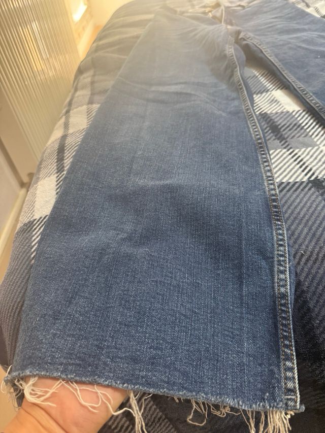 Pantalón vaquero ancho campana azul. Tiro alto