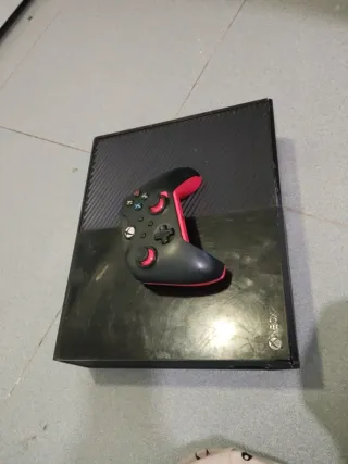 Xbox One Microsoft Negra y Roja