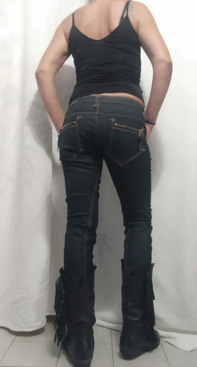 Jeans modello con cuciture storte Guess