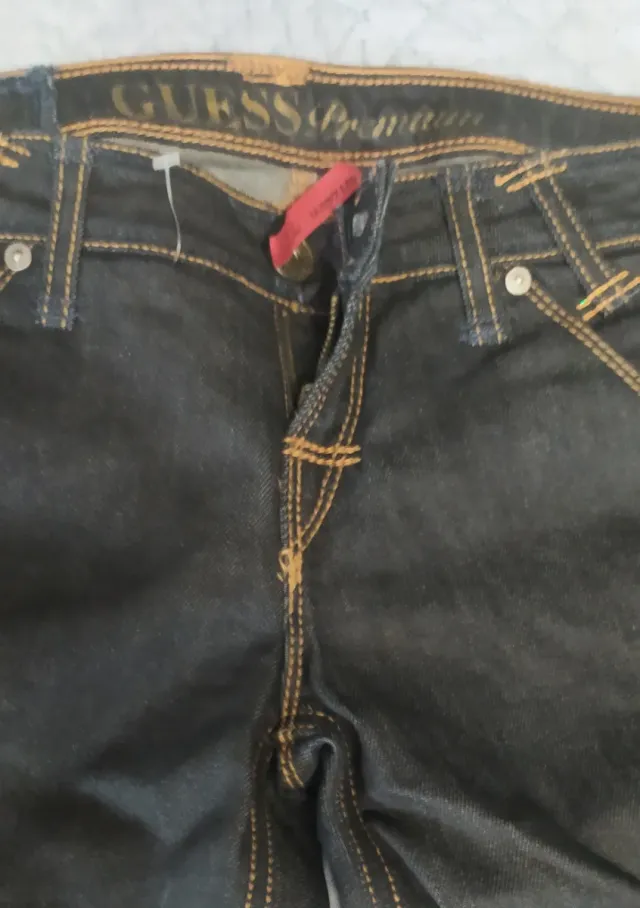 Jeans modello con cuciture storte Guess