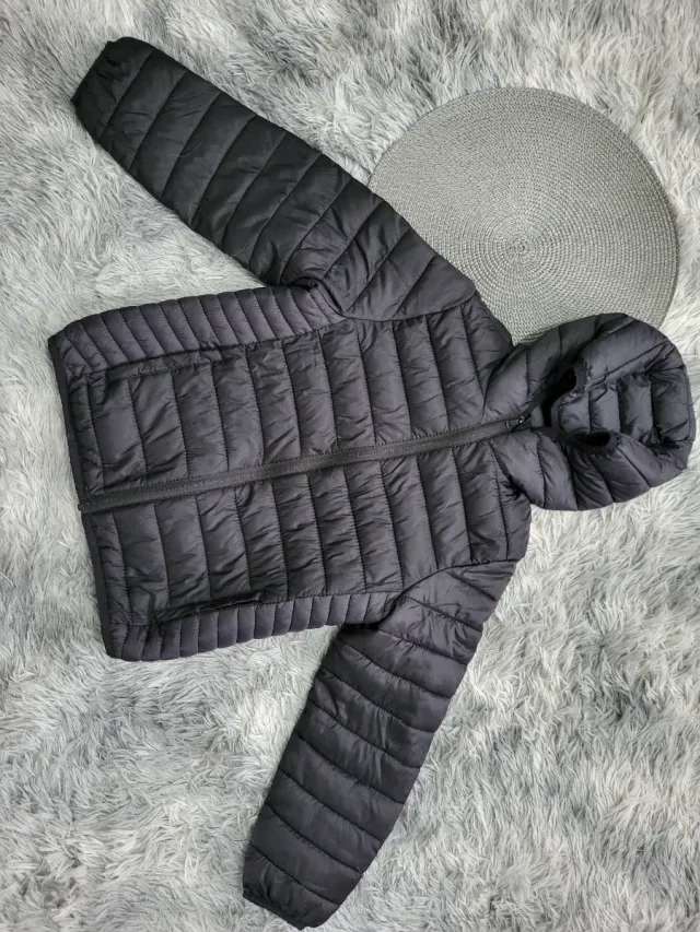 Chaqueta negra con capucha. Lefties . 9/10 años