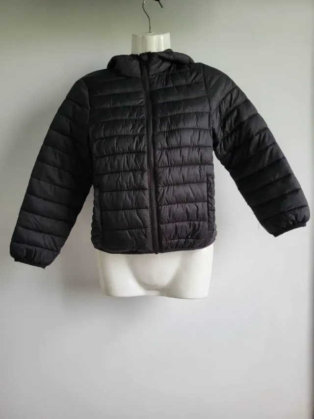 Chaqueta negra con capucha. Lefties . 9/10 años