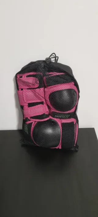 Protecciones patinaje niña rosa y negro