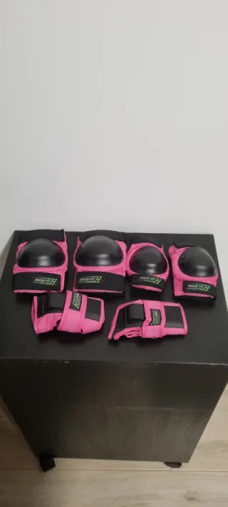 Protecciones patinaje niña rosa y negro
