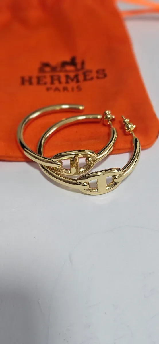 Pendientes dorados eslabón