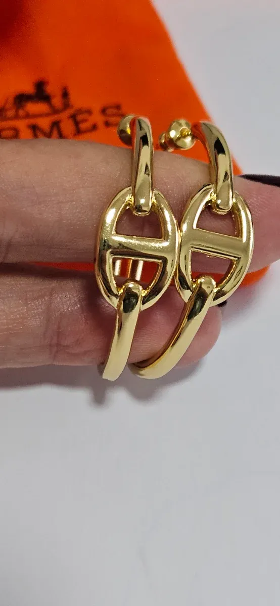 Pendientes dorados eslabón