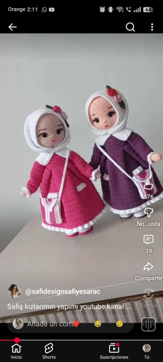 Muñeca de ganchillo rosa y amarilla