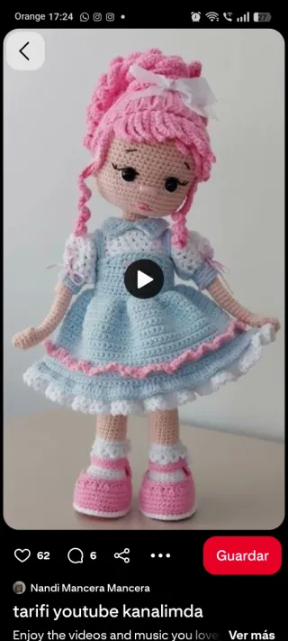 Muñeca de ganchillo rosa y amarilla