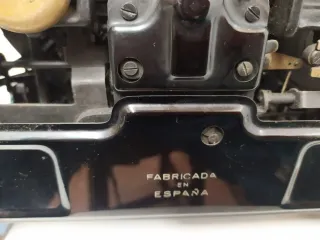 Máquina de escribir Hispano-Olivetti M40