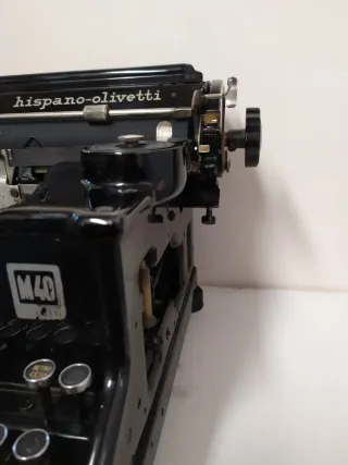 Máquina de escribir Hispano-Olivetti M40