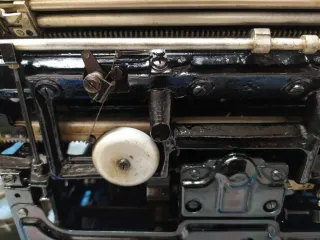 Máquina de escribir Hispano-Olivetti M40