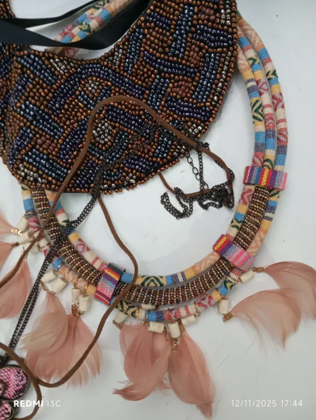 Dos lotes Bisutería variada