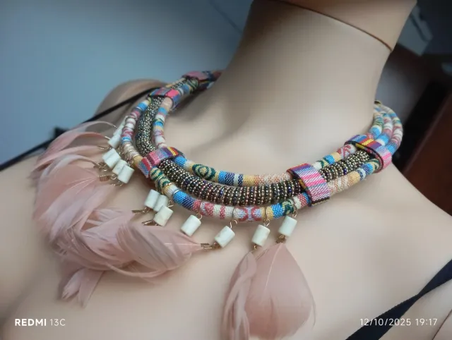 Dos lotes Bisutería variada