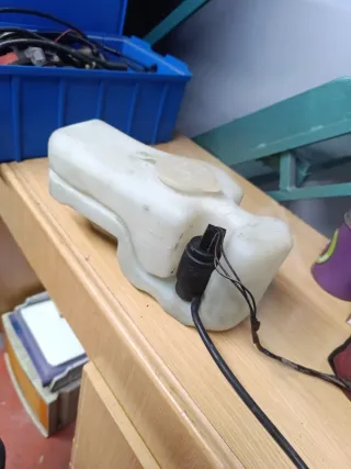 Botella limpia cristales Corsa A GSI con bomba